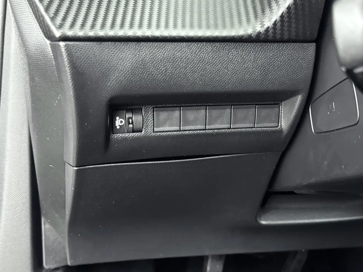 SUV 100pk Allure | Navigatie | Parkeersensoren | Volledig Digitaal instrumentenpaneel | Draadloos Carplay
