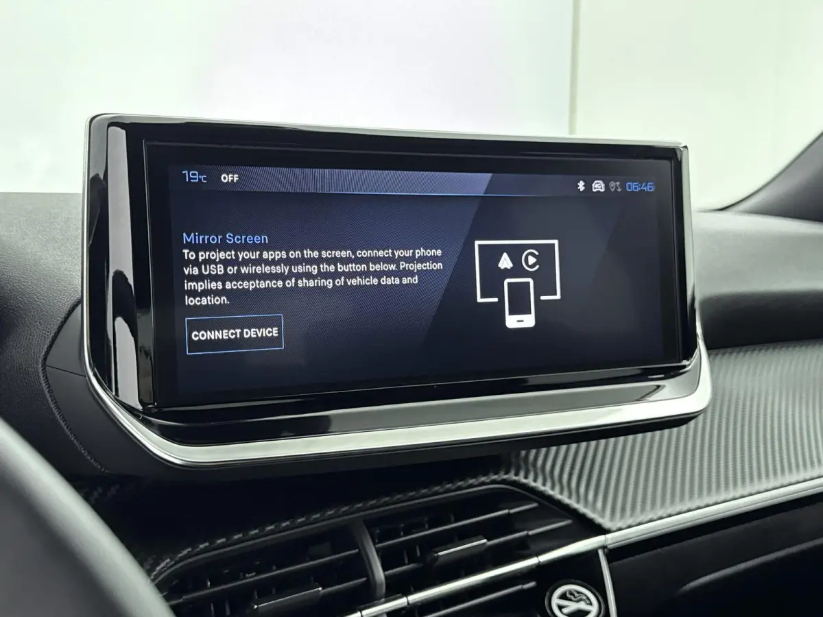 SUV 100pk Allure | Navigatie | Parkeersensoren | Volledig Digitaal instrumentenpaneel | Draadloos Carplay