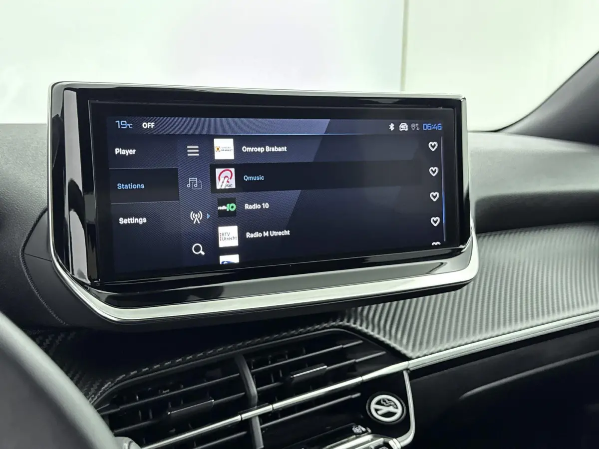 SUV 100pk Allure | Navigatie | Parkeersensoren | Volledig Digitaal instrumentenpaneel | Draadloos Carplay