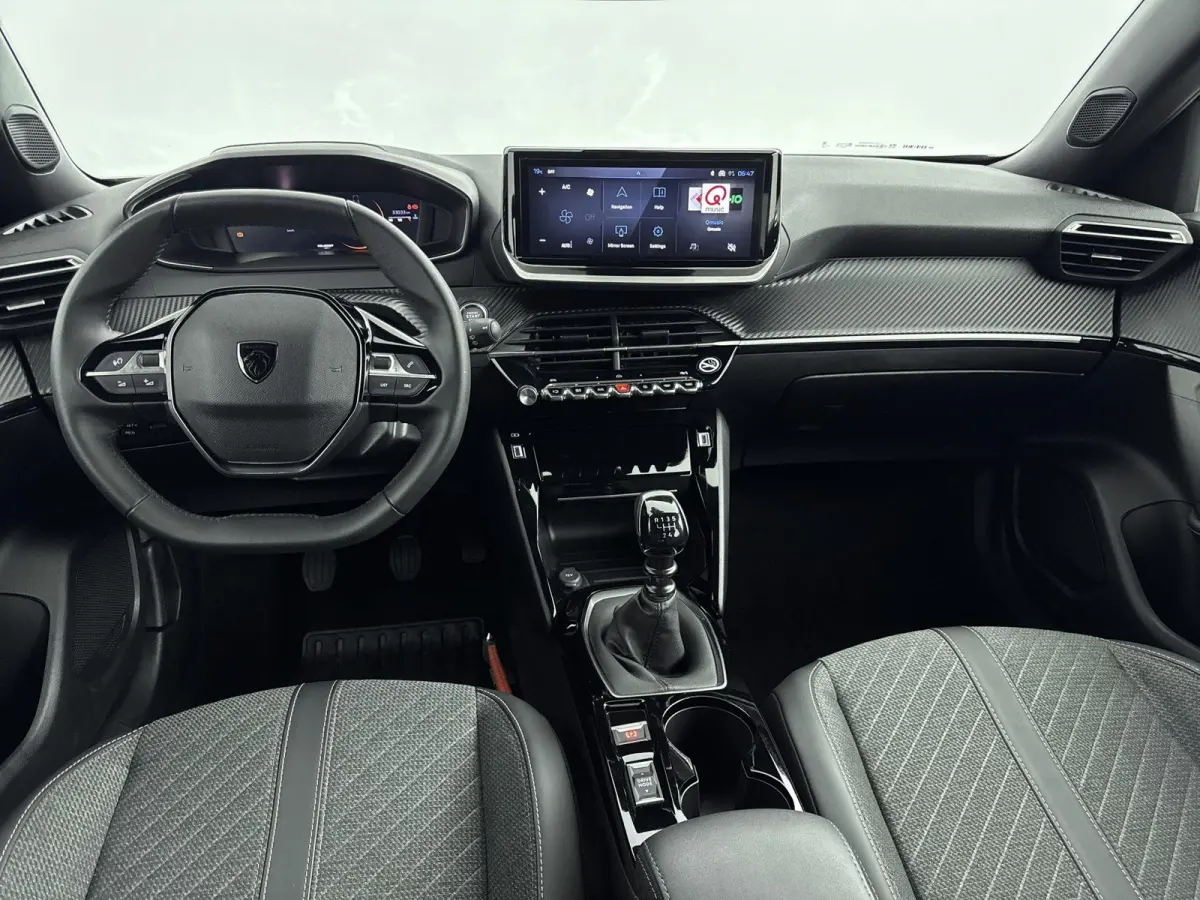 SUV 100pk Allure | Navigatie | Parkeersensoren | Volledig Digitaal instrumentenpaneel | Draadloos Carplay