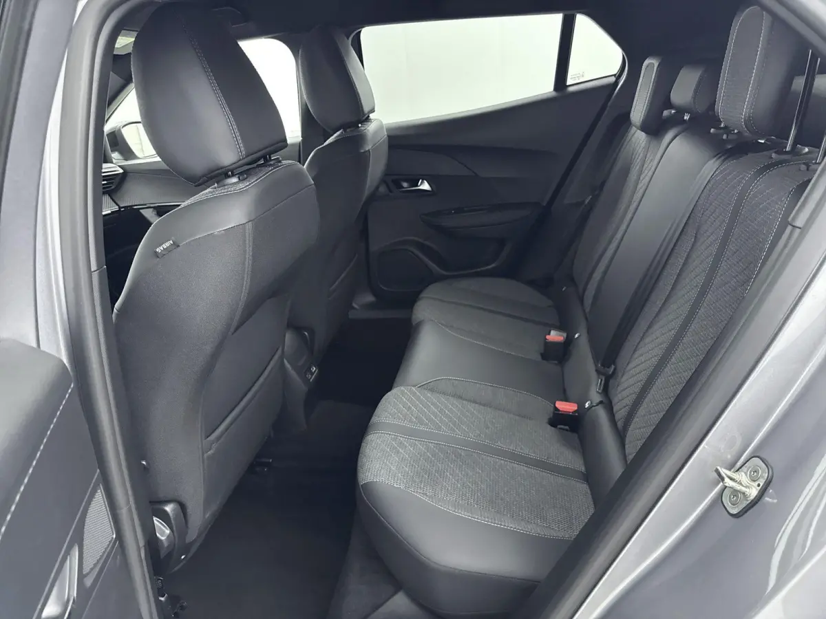 SUV 100pk Allure | Navigatie | Parkeersensoren | Volledig Digitaal instrumentenpaneel | Draadloos Carplay