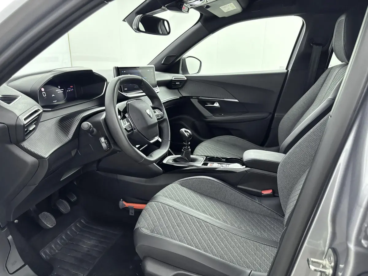 SUV 100pk Allure | Navigatie | Parkeersensoren | Volledig Digitaal instrumentenpaneel | Draadloos Carplay