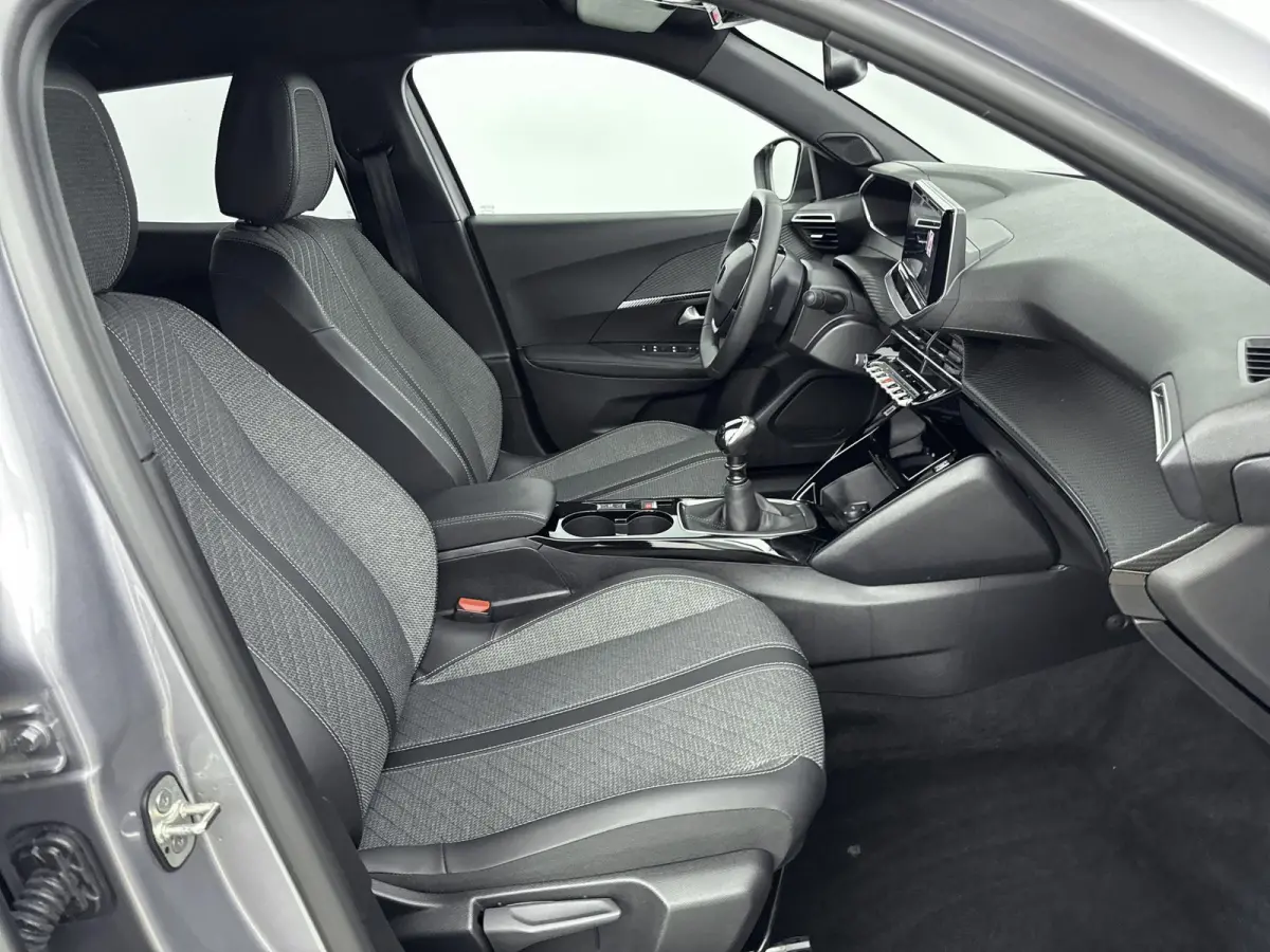 SUV 100pk Allure | Navigatie | Parkeersensoren | Volledig Digitaal instrumentenpaneel | Draadloos Carplay