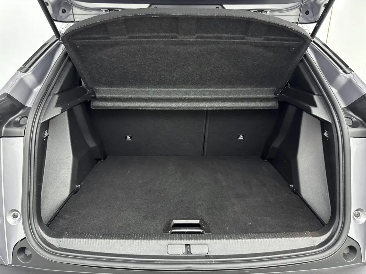 SUV 100pk Allure | Navigatie | Parkeersensoren | Volledig Digitaal instrumentenpaneel | Draadloos Carplay