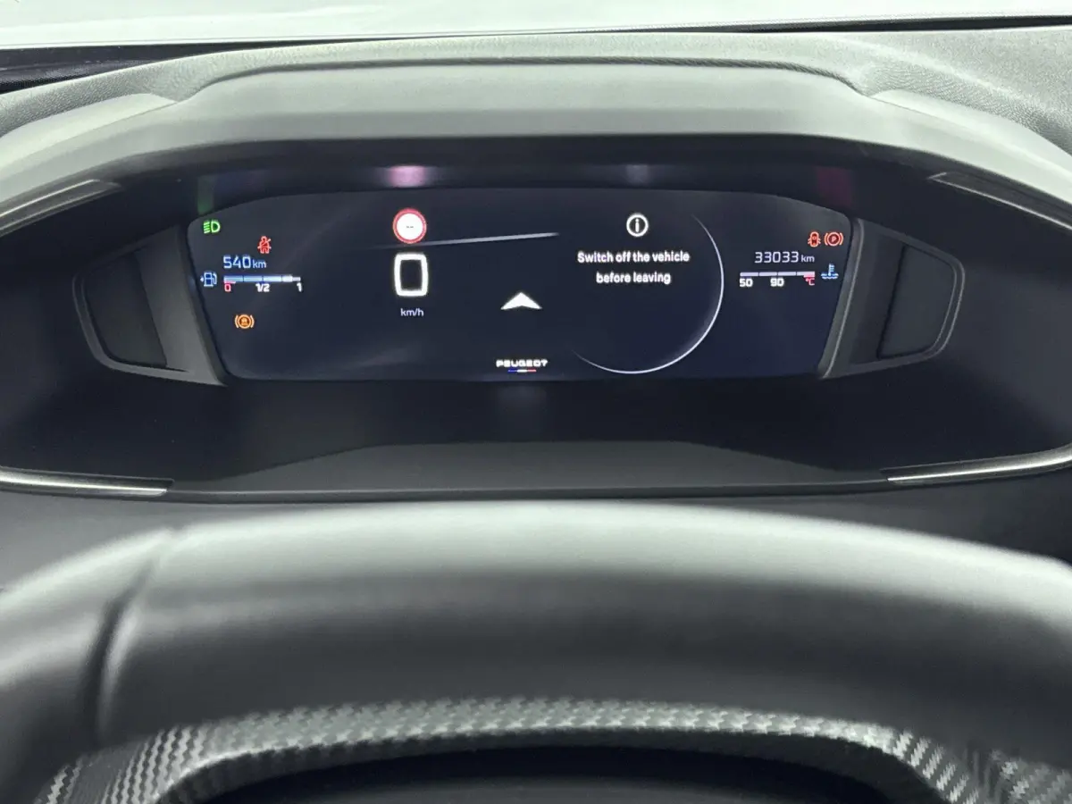 SUV 100pk Allure | Navigatie | Parkeersensoren | Volledig Digitaal instrumentenpaneel | Draadloos Carplay