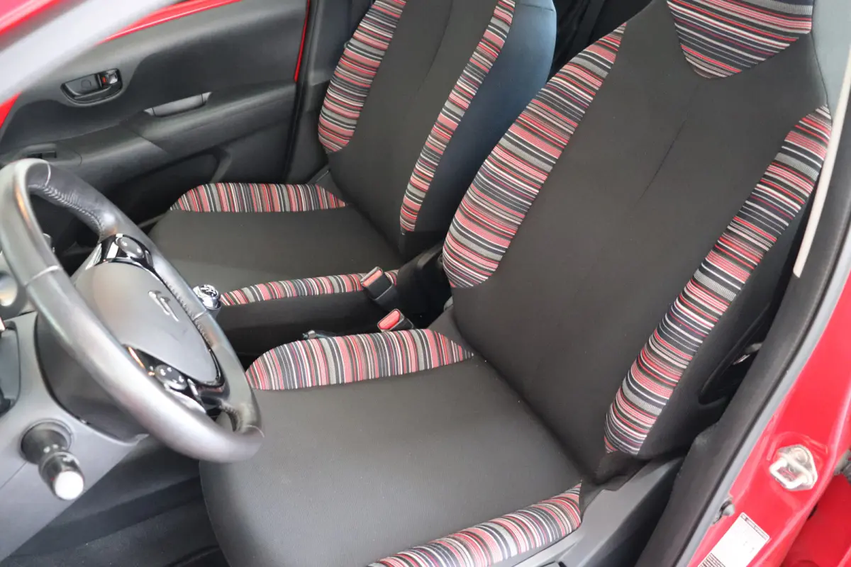 1.0 e-VTi Feel, sportief zwart dak. Eerste eigenaar, dealer onderhouden!