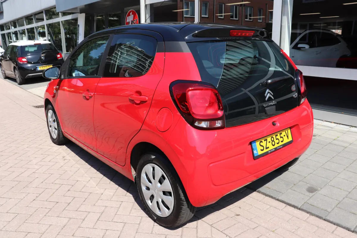 1.0 e-VTi Feel, sportief zwart dak. Eerste eigenaar, dealer onderhouden!