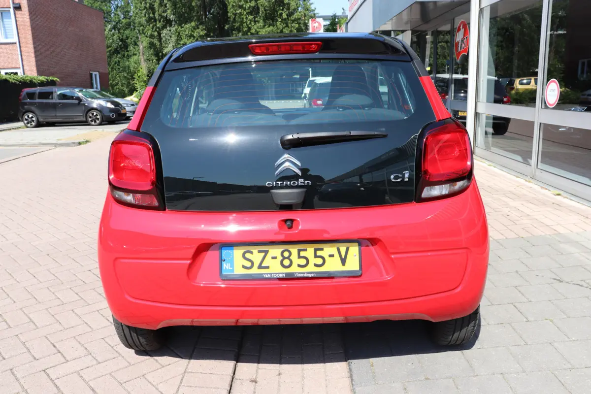1.0 e-VTi Feel, sportief zwart dak. Eerste eigenaar, dealer onderhouden!