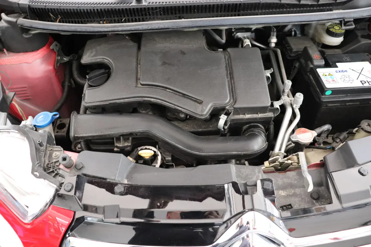 1.0 e-VTi Feel, sportief zwart dak. Eerste eigenaar, dealer onderhouden!