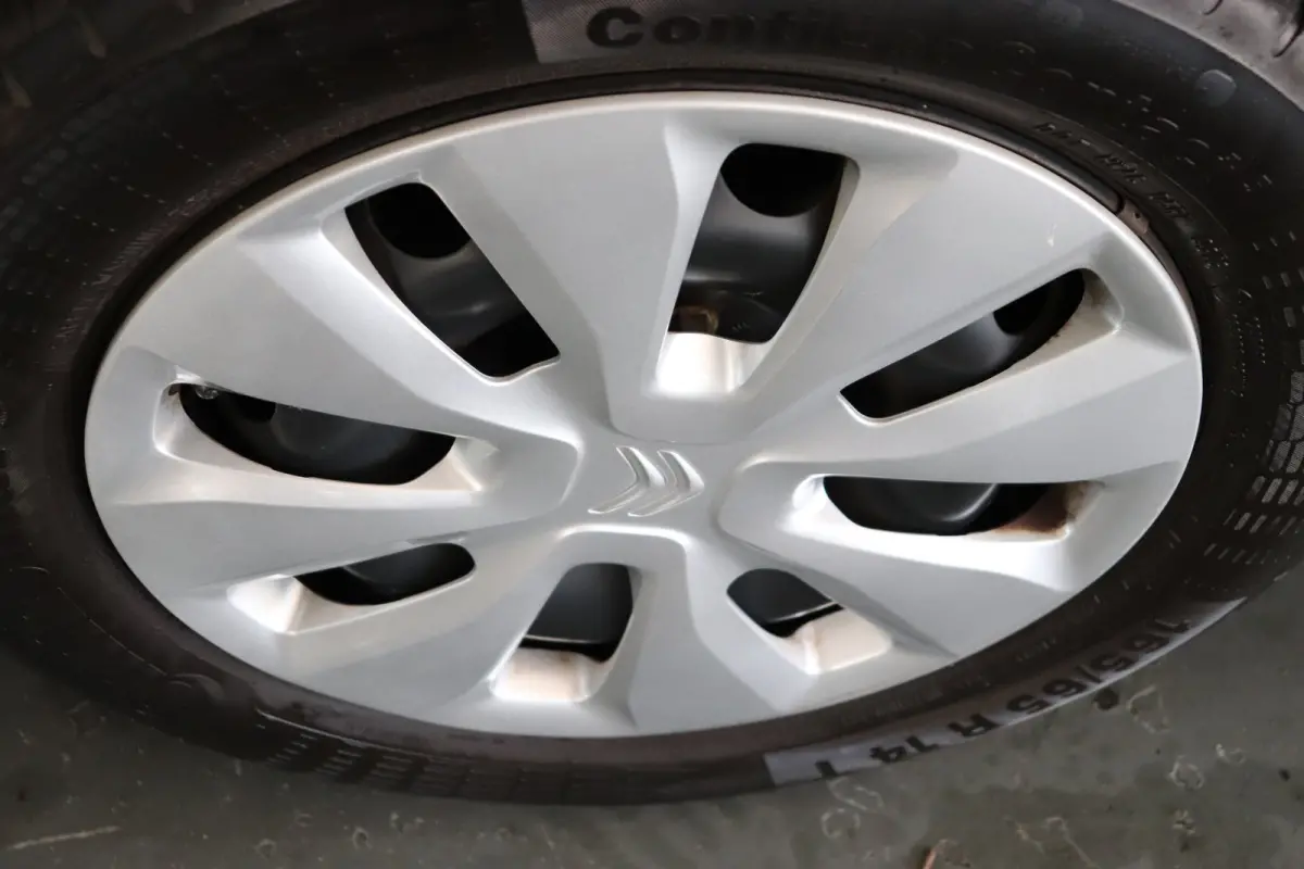 1.0 e-VTi Feel, sportief zwart dak. Eerste eigenaar, dealer onderhouden!