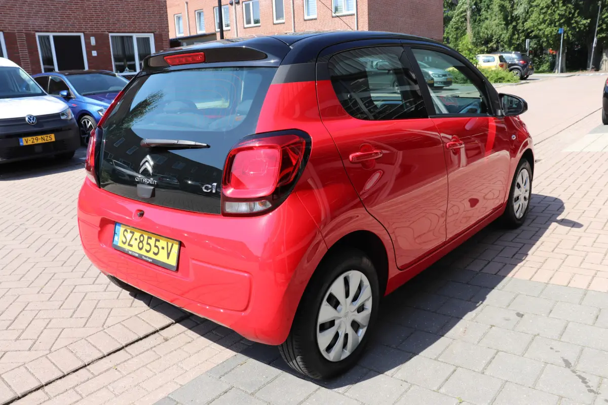 1.0 e-VTi Feel, sportief zwart dak. Eerste eigenaar, dealer onderhouden!