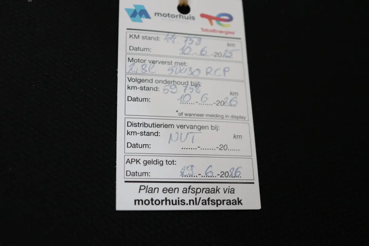 1.0 e-VTi Feel, sportief zwart dak. Eerste eigenaar, dealer onderhouden!