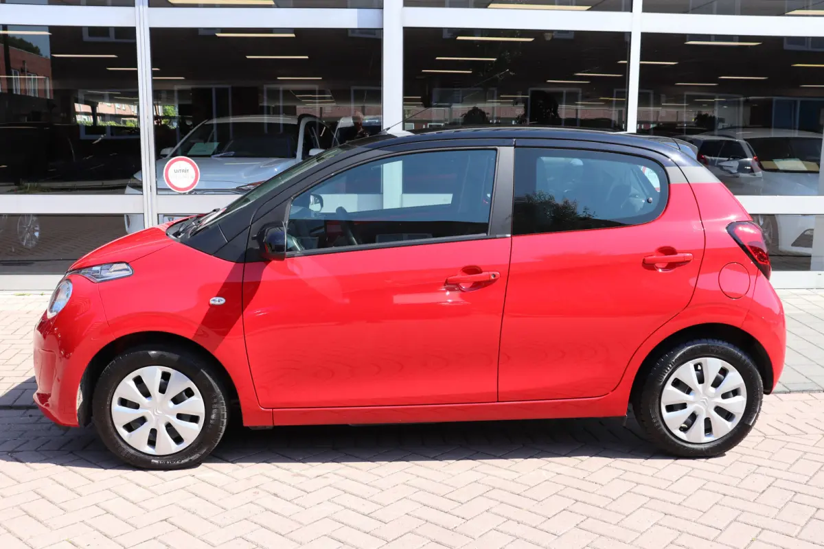 1.0 e-VTi Feel, sportief zwart dak. Eerste eigenaar, dealer onderhouden!