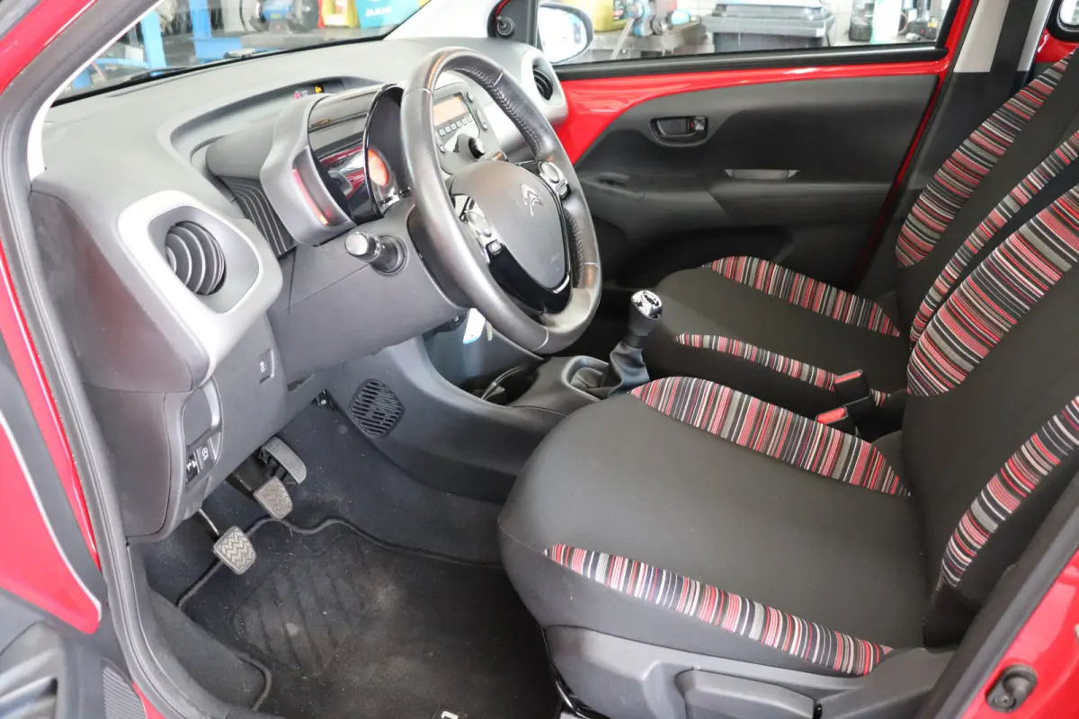 1.0 e-VTi Feel, sportief zwart dak. Eerste eigenaar, dealer onderhouden!