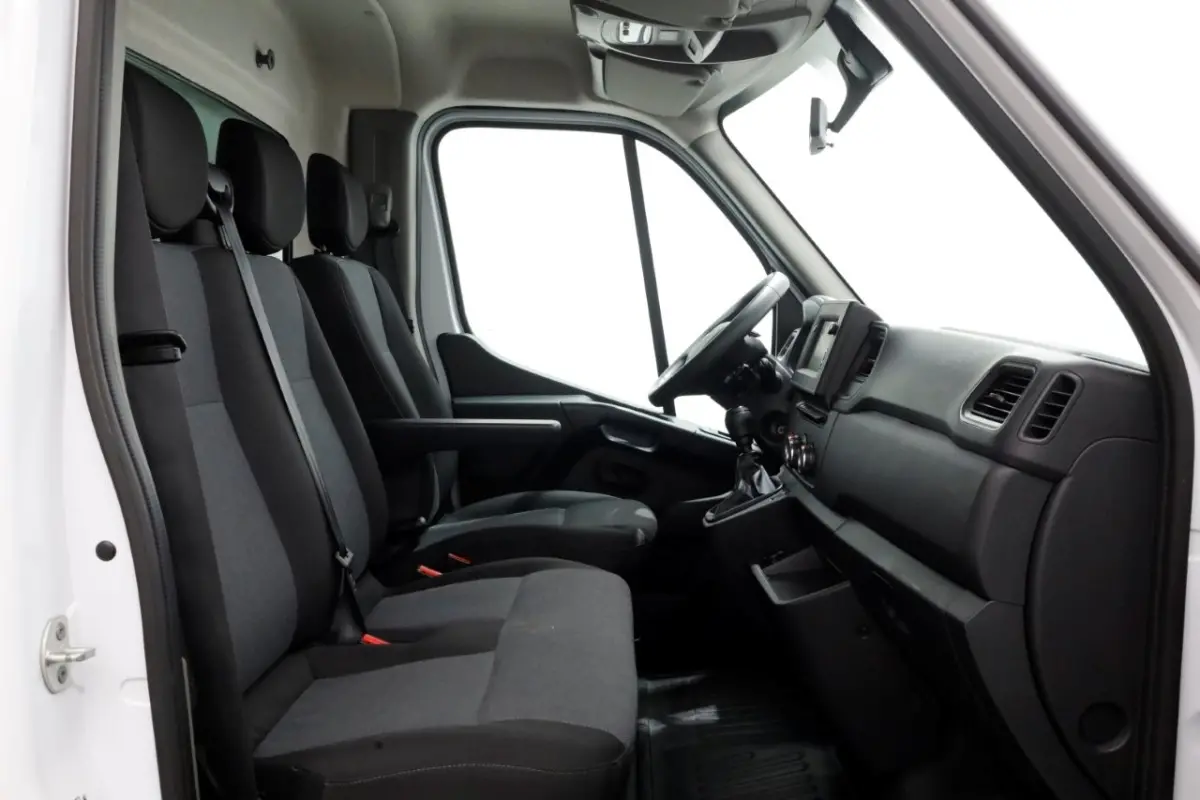 T35 2.3 dCi 145pk Bakwagen met laadklep 960kg laadvermogen 04-2024