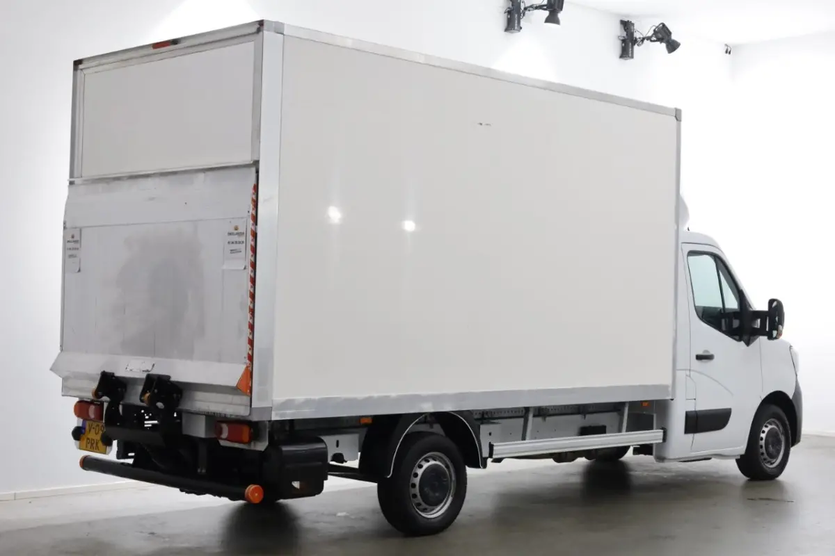 T35 2.3 dCi 145pk Bakwagen met laadklep 960kg laadvermogen 04-2024