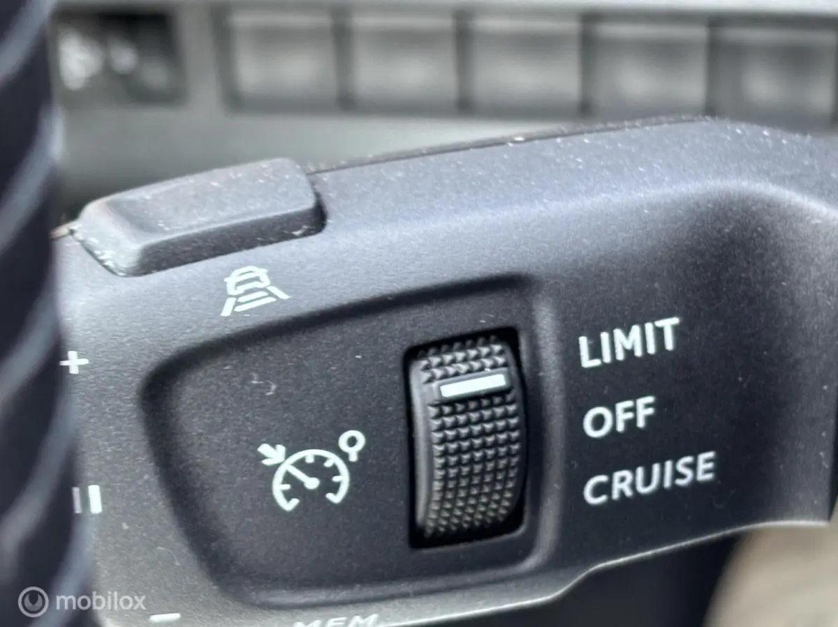 1.2 PureTech 100 Allure navigatie adaptive cruise control clima pdc v+a stoelverwarming