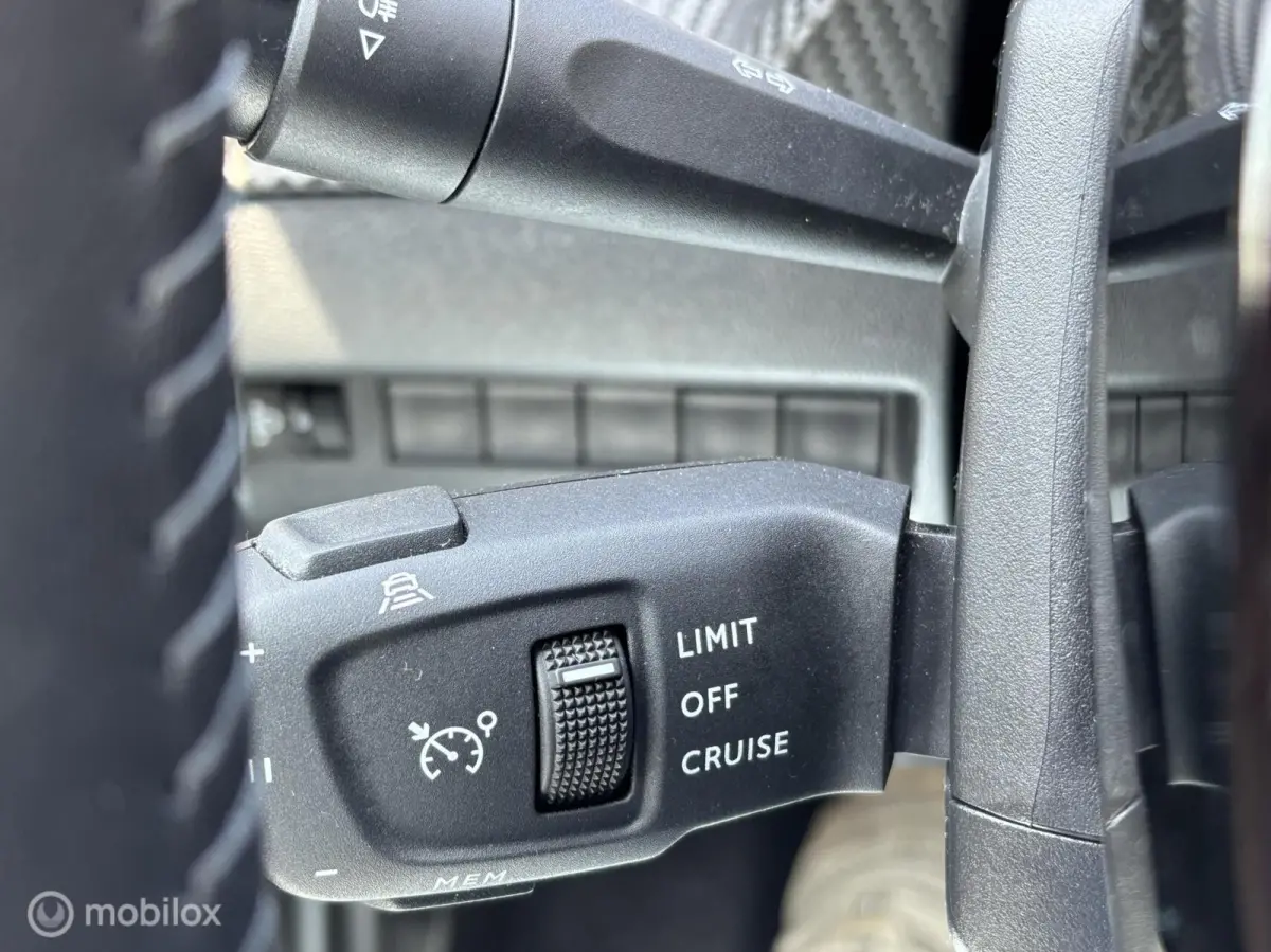 1.2 PureTech 100 Allure navigatie adaptive cruise control clima pdc v+a stoelverwarming