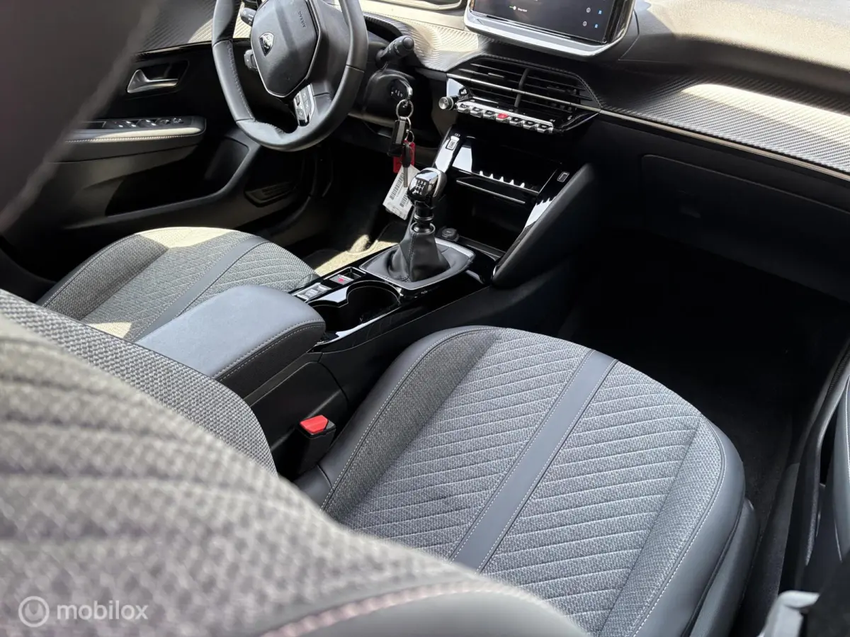 1.2 PureTech 100 Allure navigatie adaptive cruise control clima pdc v+a stoelverwarming