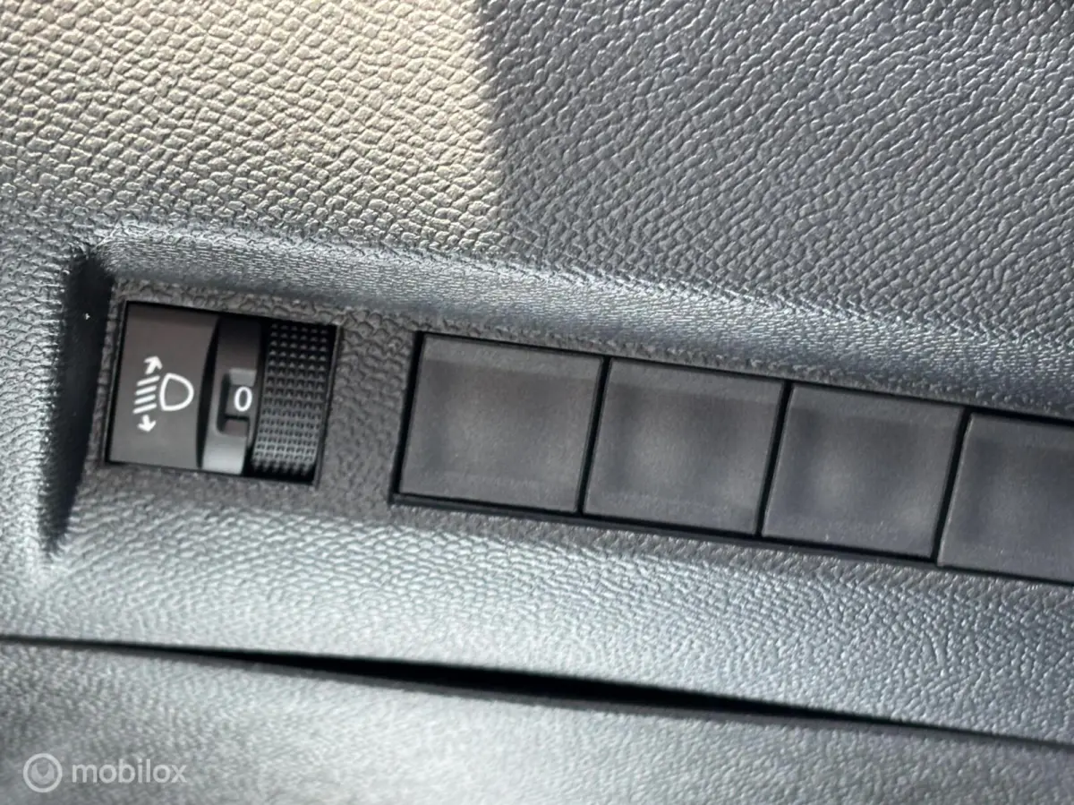 1.2 PureTech 100 Allure navigatie adaptive cruise control clima pdc v+a stoelverwarming