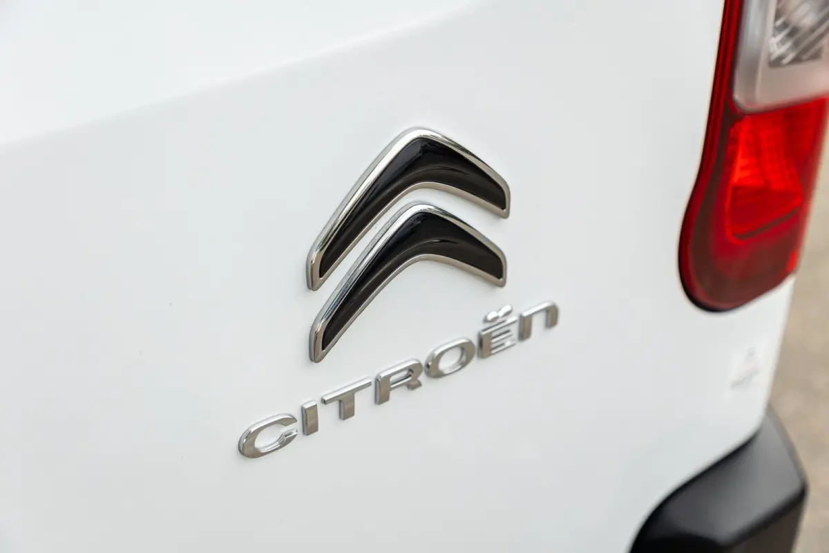 1.6 BlueHDI Club Trekhaak I Airco I Cruise I Betimmering I CarPlay I Android I Dealeronderhouden