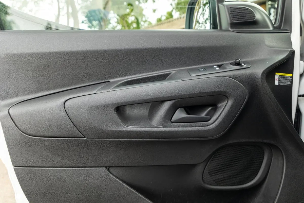 1.6 BlueHDI Club Trekhaak I Airco I Cruise I Betimmering I CarPlay I Android I Dealeronderhouden