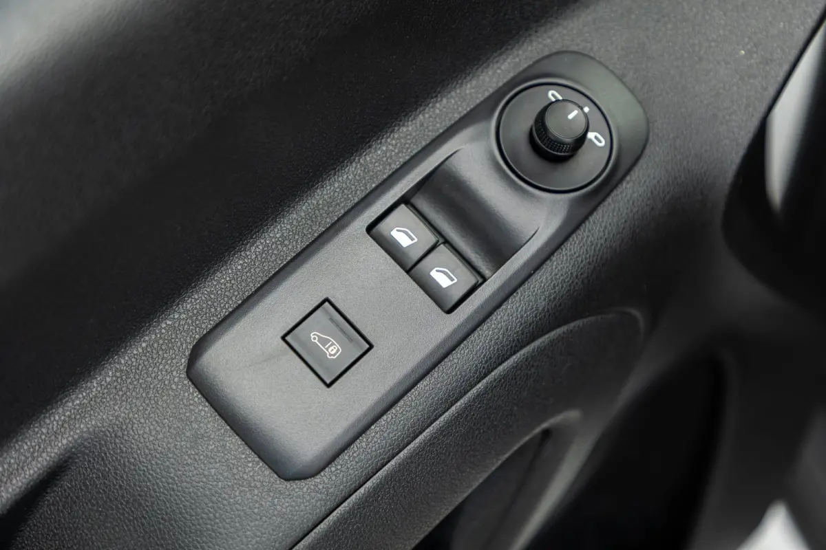 1.6 BlueHDI Club Trekhaak I Airco I Cruise I Betimmering I CarPlay I Android I Dealeronderhouden