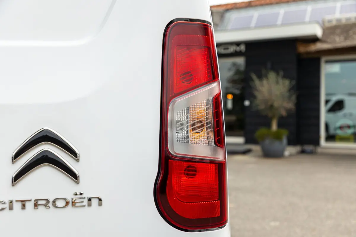 1.6 BlueHDI Club Trekhaak I Airco I Cruise I Betimmering I CarPlay I Android I Dealeronderhouden