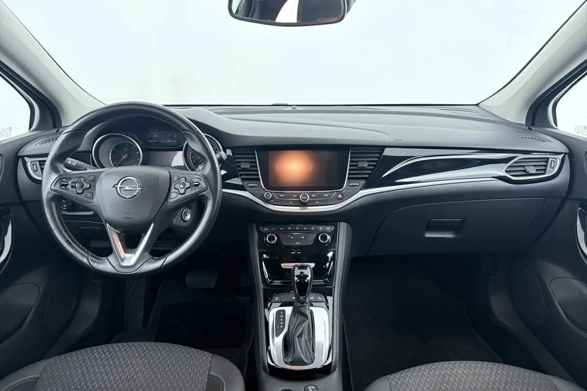 1.4 Innovation | Trekhaak | CarPlay | Automaat | Blind Spot | Camera | Dealer Ond. |