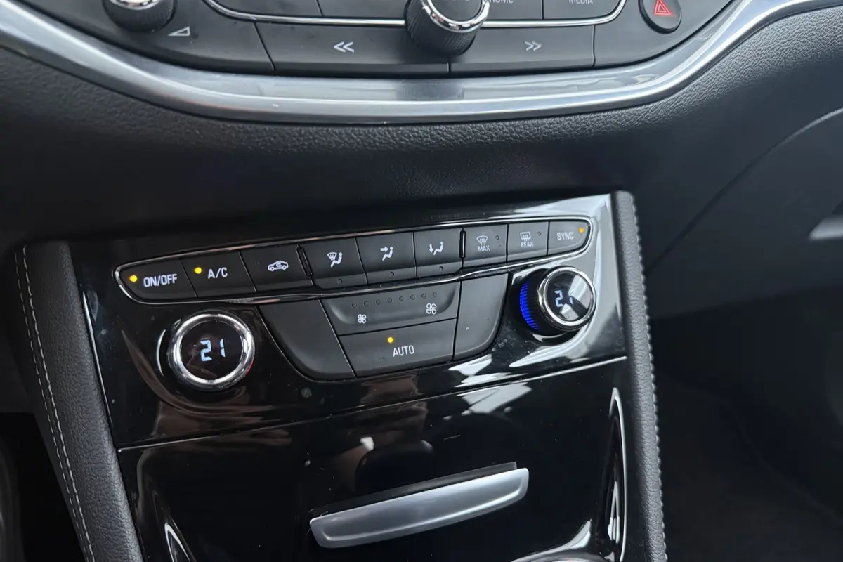 1.4 Innovation | Trekhaak | CarPlay | Automaat | Blind Spot | Camera | Dealer Ond. |