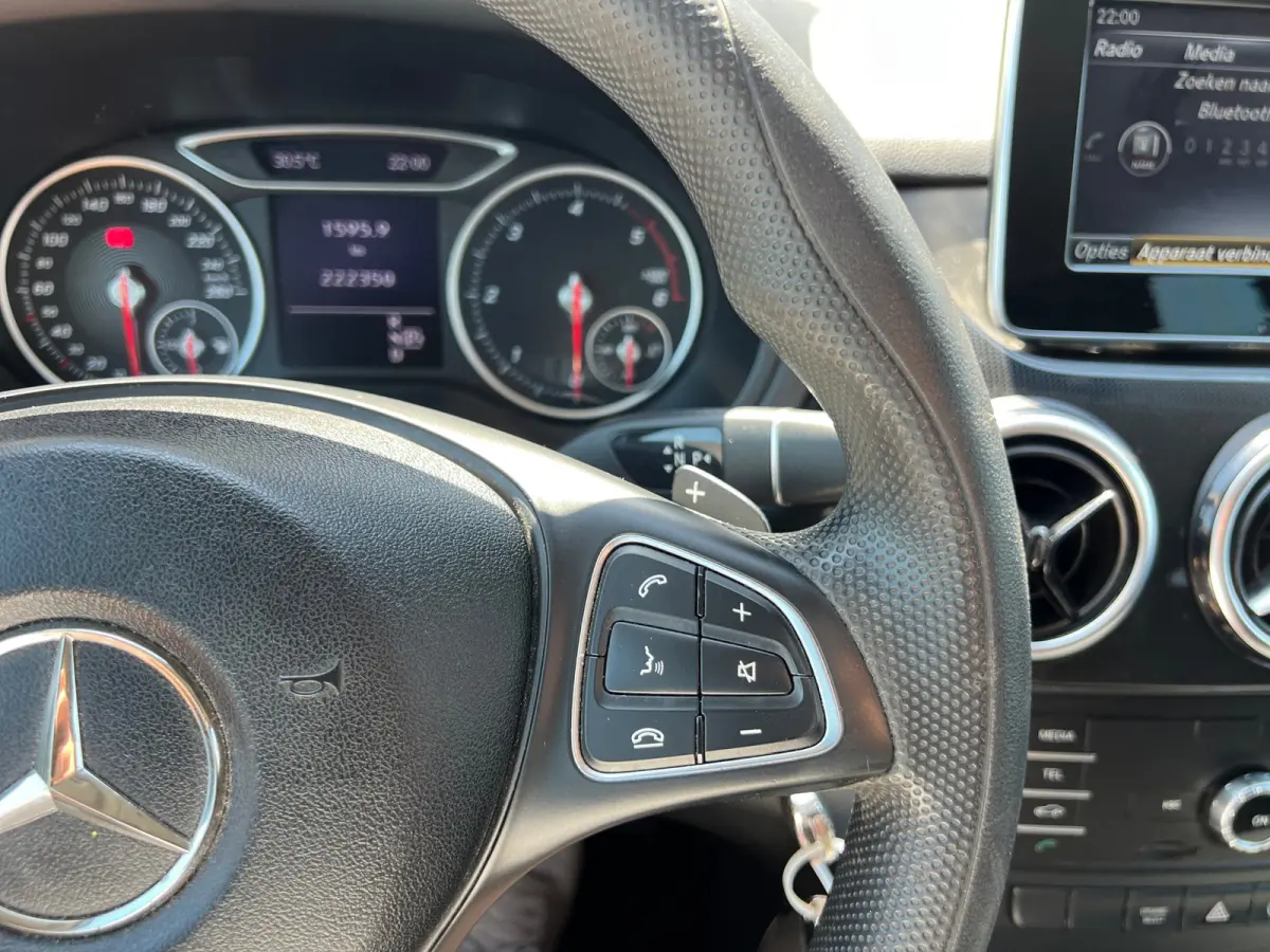 220 d Ambition // AUTOMAAT / AIRCO / EURO 6 / BLUETOOTH / NAP / 1e EIGENAAR |
