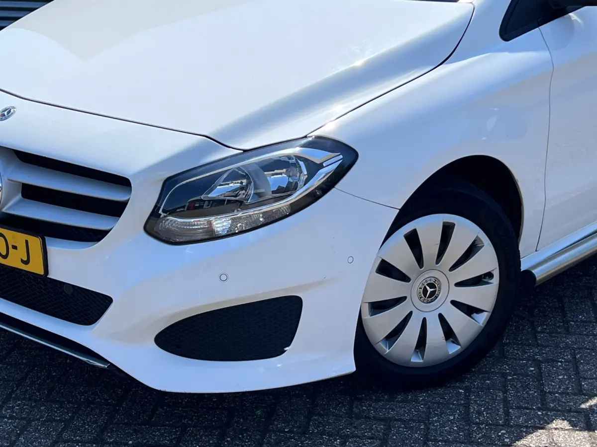 220 d Ambition // AUTOMAAT / AIRCO / EURO 6 / BLUETOOTH / NAP / 1e EIGENAAR |