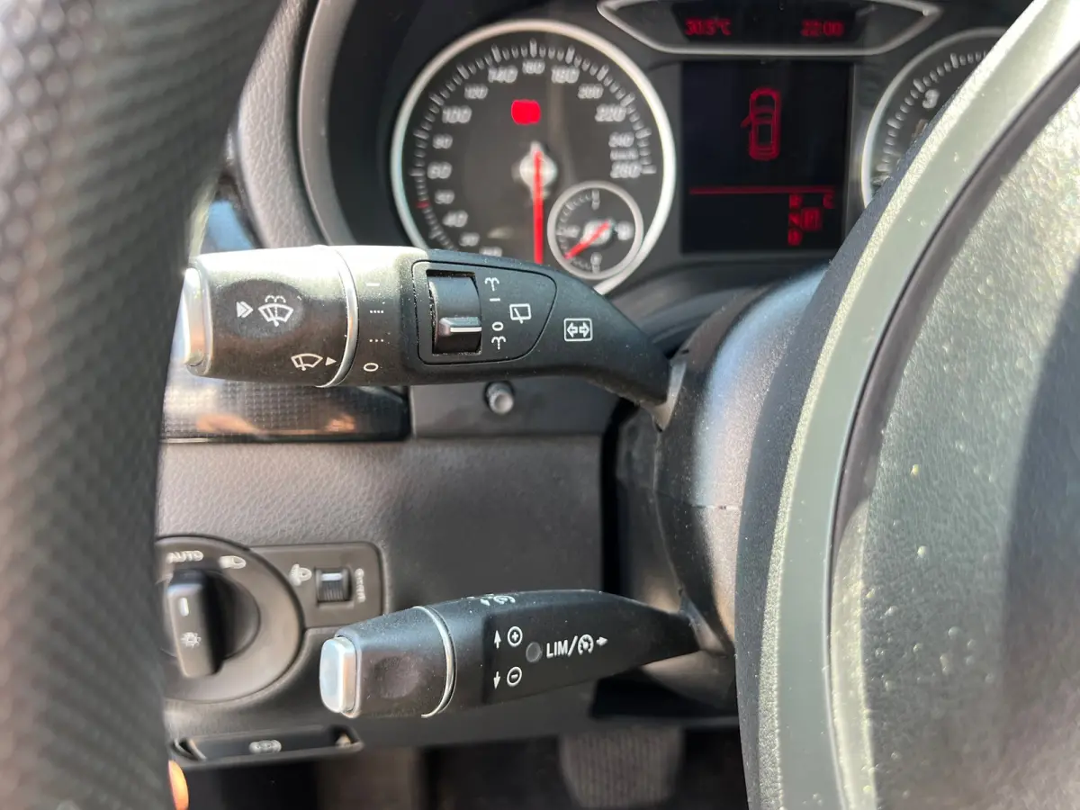 220 d Ambition // AUTOMAAT / AIRCO / EURO 6 / BLUETOOTH / NAP / 1e EIGENAAR |