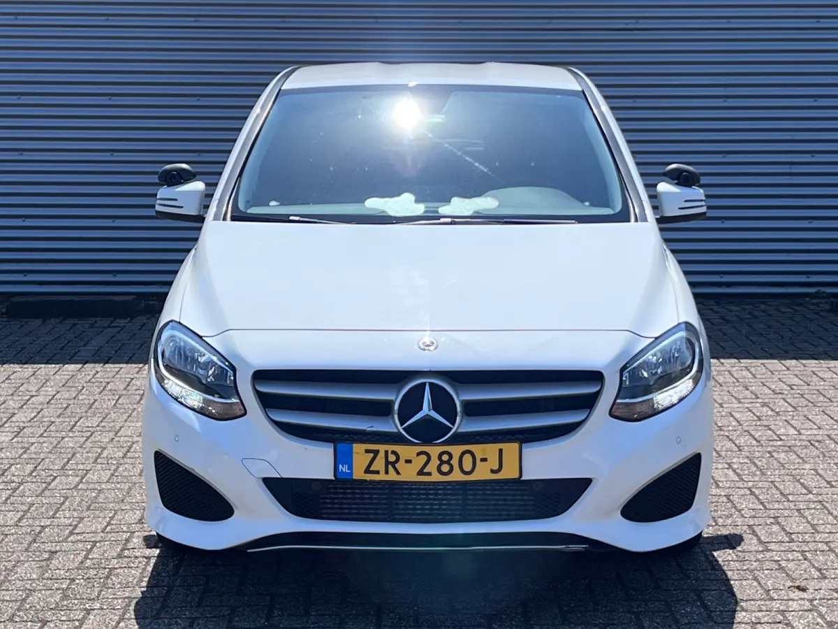 220 d Ambition // AUTOMAAT / AIRCO / EURO 6 / BLUETOOTH / NAP / 1e EIGENAAR |
