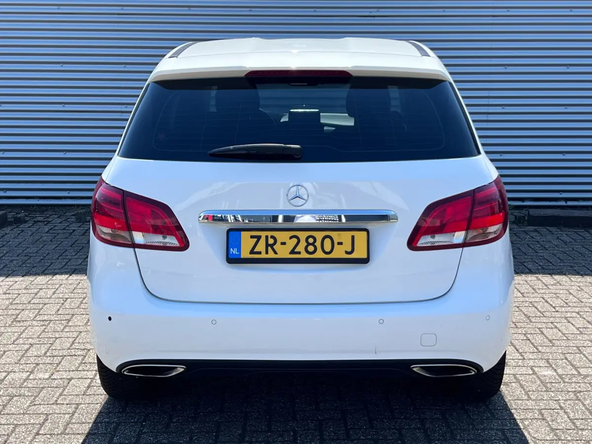 220 d Ambition // AUTOMAAT / AIRCO / EURO 6 / BLUETOOTH / NAP / 1e EIGENAAR |