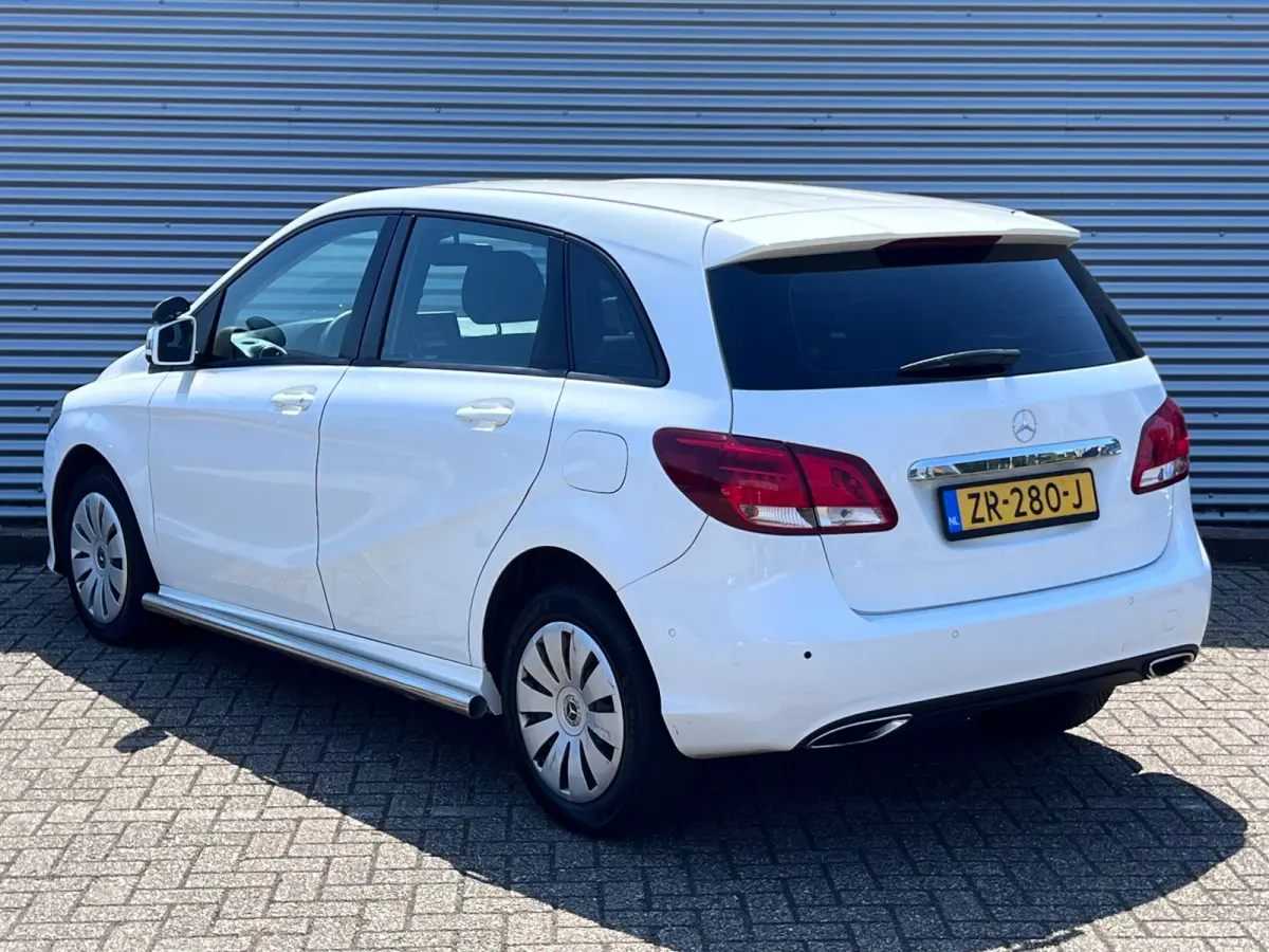 220 d Ambition // AUTOMAAT / AIRCO / EURO 6 / BLUETOOTH / NAP / 1e EIGENAAR |