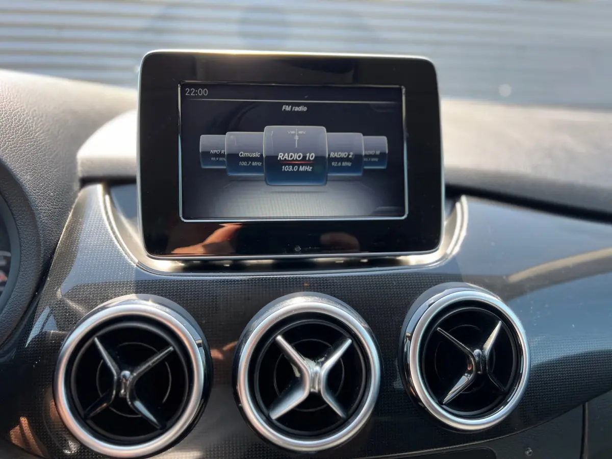 220 d Ambition // AUTOMAAT / AIRCO / EURO 6 / BLUETOOTH / NAP / 1e EIGENAAR |