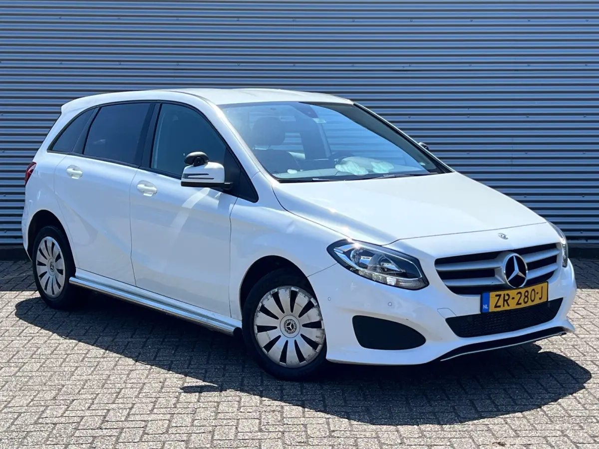 220 d Ambition // AUTOMAAT / AIRCO / EURO 6 / BLUETOOTH / NAP / 1e EIGENAAR |