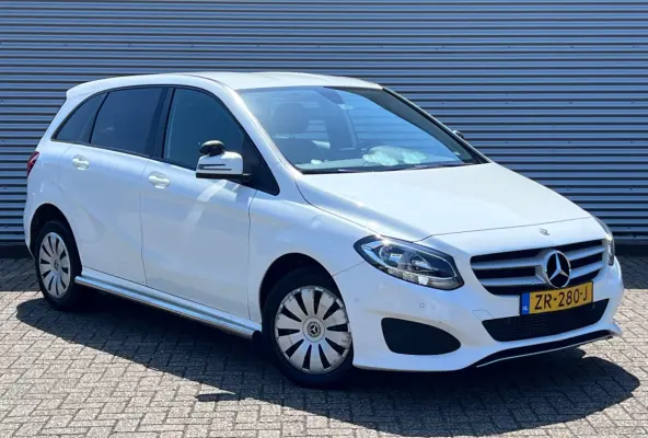 220 d Ambition // AUTOMAAT / AIRCO / EURO 6 / BLUETOOTH / NAP / 1e EIGENAAR |