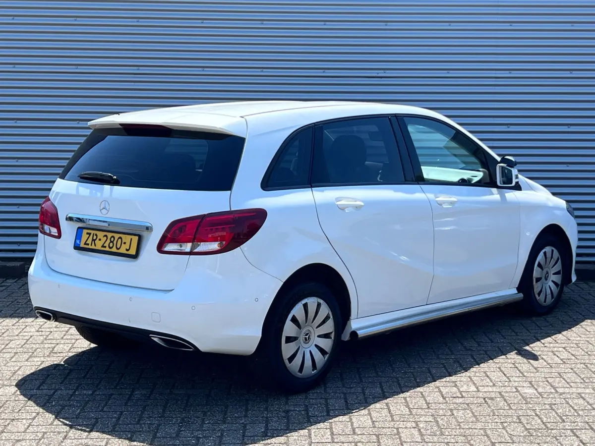220 d Ambition // AUTOMAAT / AIRCO / EURO 6 / BLUETOOTH / NAP / 1e EIGENAAR |