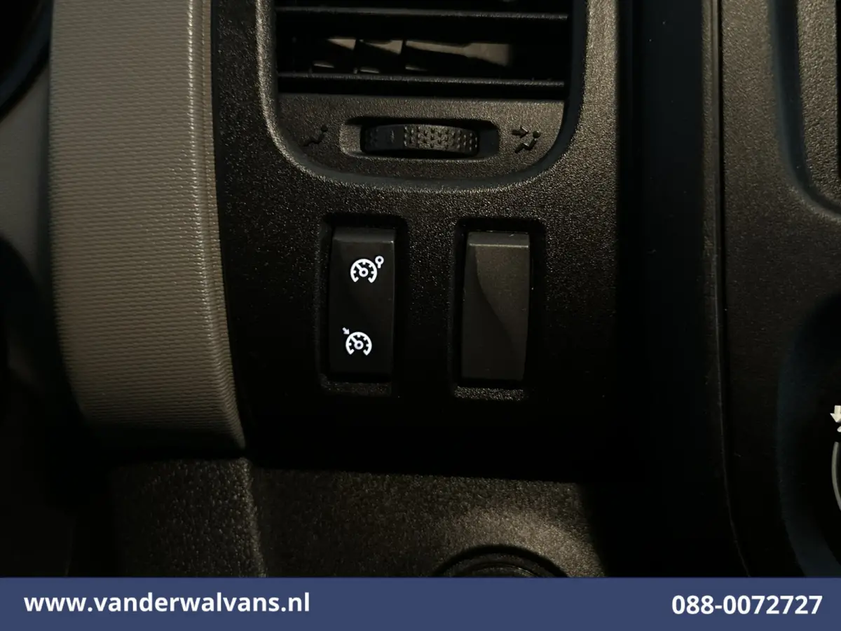 1.6 dCi L1H1 Euro6 Airco | Imperiaal | Trekhaak | Parkeersensoren | Cruisecontrol Bijrijdersbank