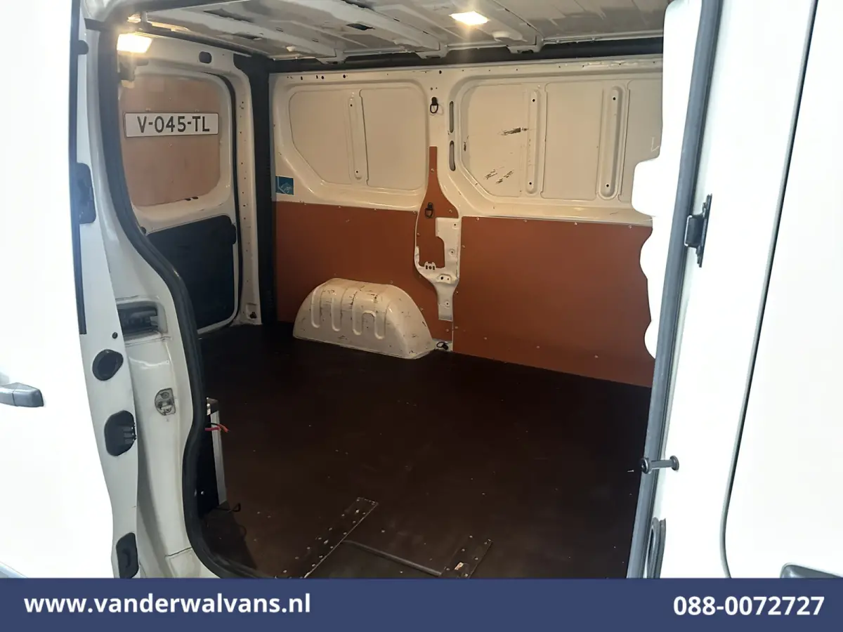1.6 dCi L1H1 Euro6 Airco | Imperiaal | Trekhaak | Parkeersensoren | Cruisecontrol Bijrijdersbank