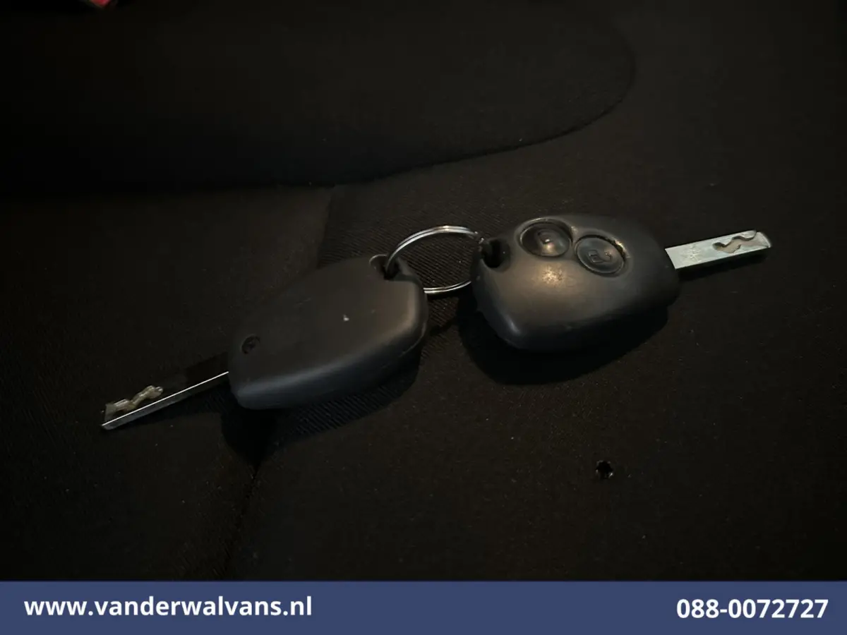 1.6 dCi L1H1 Euro6 Airco | Imperiaal | Trekhaak | Parkeersensoren | Cruisecontrol Bijrijdersbank