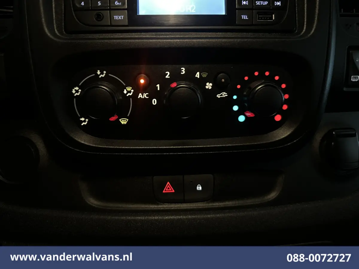 1.6 dCi L1H1 Euro6 Airco | Imperiaal | Trekhaak | Parkeersensoren | Cruisecontrol Bijrijdersbank