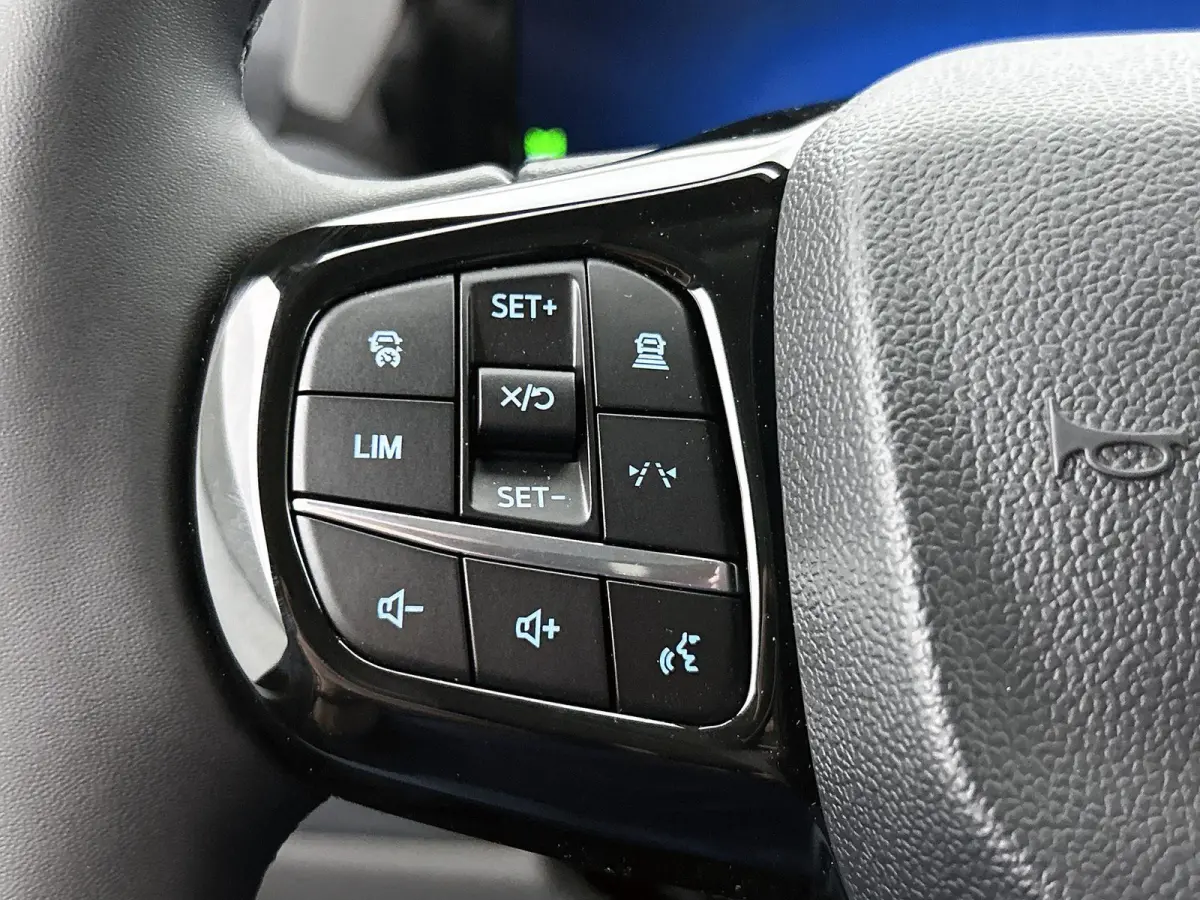 320 2.5 PHEV L2H1 Limited | Trekhaak Wegklapbaar | 17'' LM Velgen | Adapt. Cruise Control | Navigatie | Apple Carplay & Android Auto