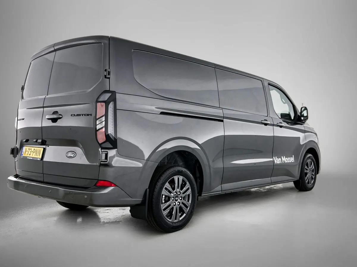 320 2.5 PHEV L2H1 Limited | Trekhaak Wegklapbaar | 17'' LM Velgen | Adapt. Cruise Control | Navigatie | Apple Carplay & Android Auto