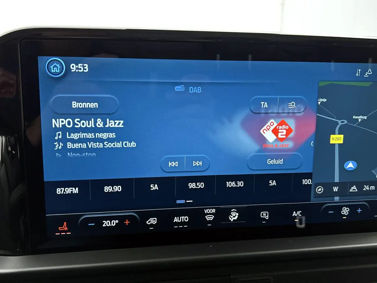320 2.5 PHEV L2H1 Limited | Trekhaak Wegklapbaar | 17'' LM Velgen | Adapt. Cruise Control | Navigatie | Apple Carplay & Android Auto