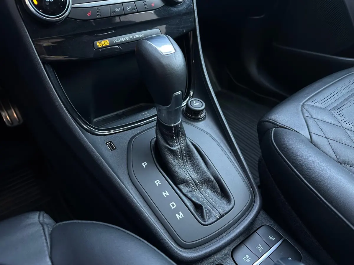 1.0 EcoBoost ST-Line X Vignale, Automaat, Carplay, Camera, Cruise, Pano, Virtual Cockpit