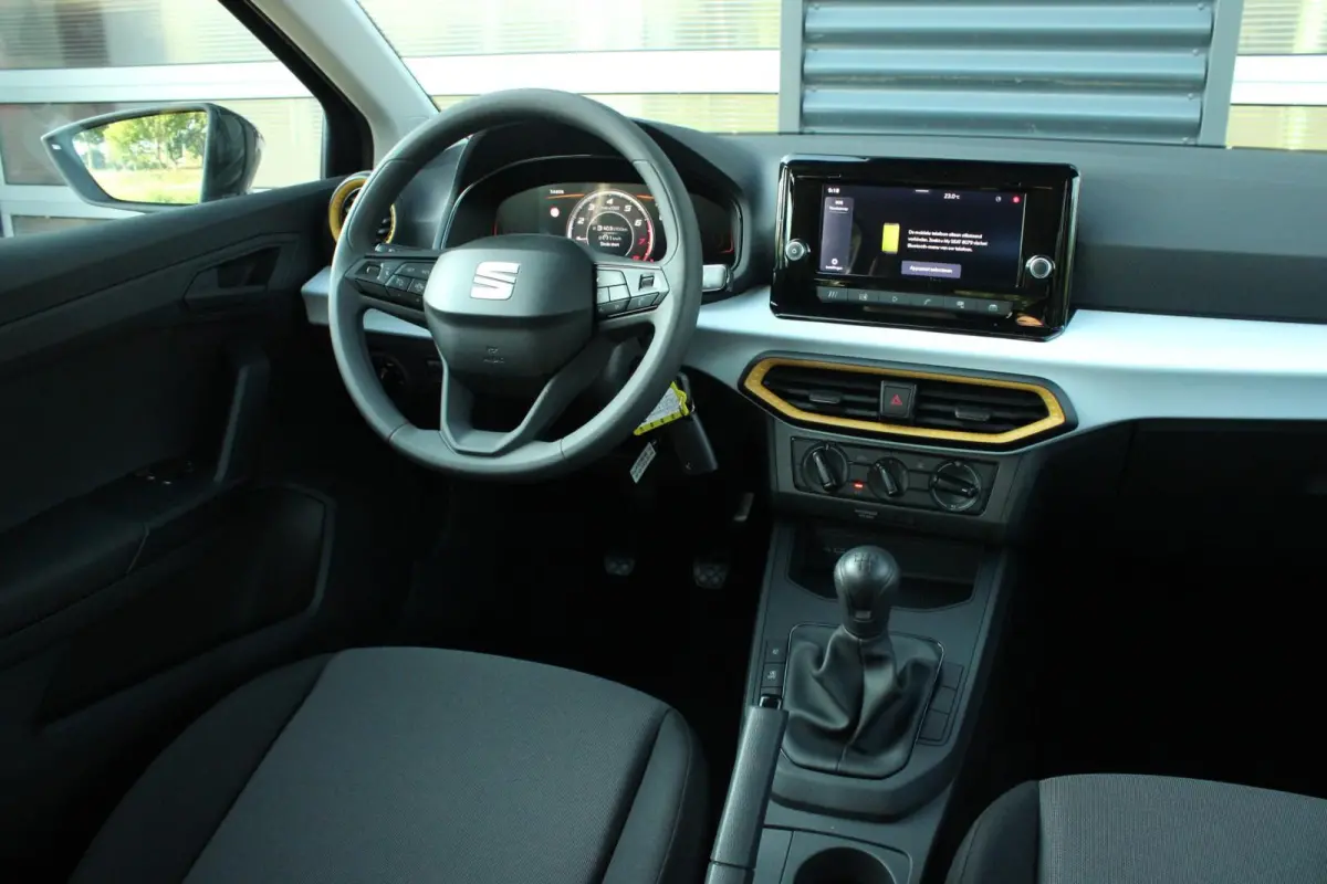 1.0 EcoTSI 95pk Reference | 15" Velgen | Airco
