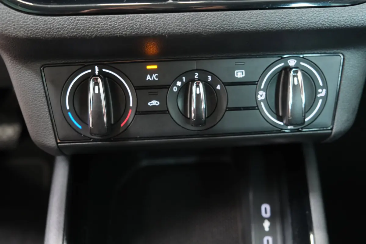 1.0 TSI Online Edition - N.A.P. Airco, Cruise, PDC, Carplay.